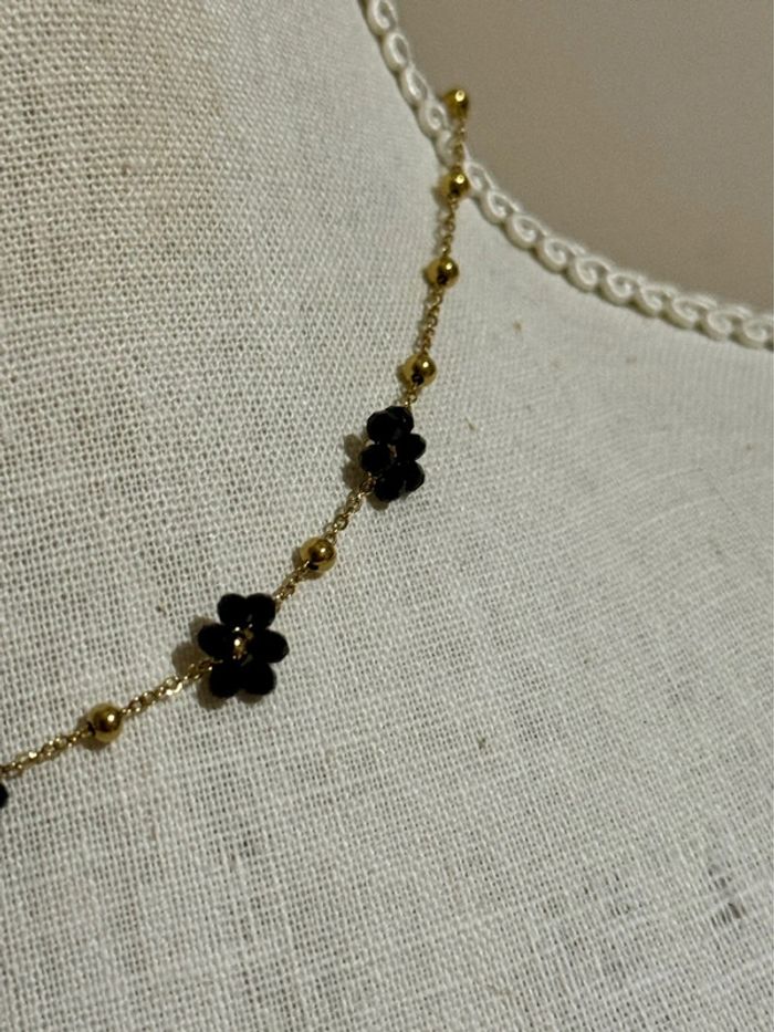 Collier chaîne réglable petites boules acier inoxydable or fleurs marguerites perles noires - photo numéro 3