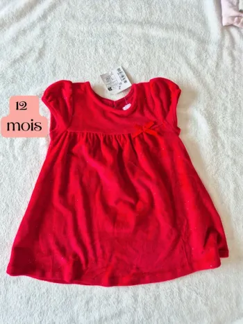 Robe rouge et paillettes dorées 
Kimbaloo
12 mois
Neuf