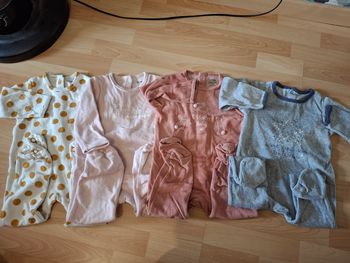Lot 4 pyjamas