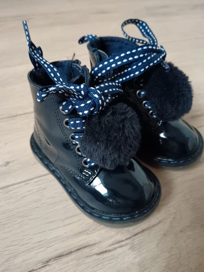 Bottines vernis bleu marine