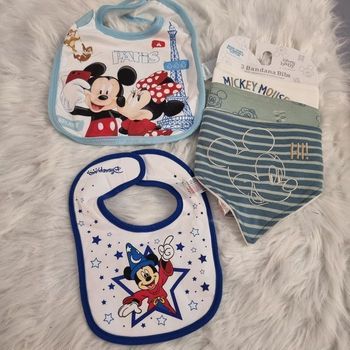 NEUFS (non servis) 💙💙 🤩🤩SUPERBE lot  bavoirs disneyland paris et disney baby 💙💙💙