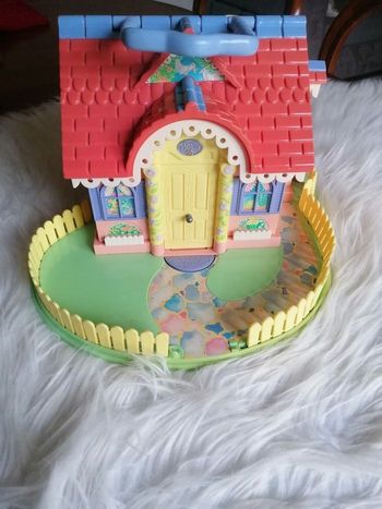 ⚠️ C'est réservé /Petite maison Lucy locket1994 sans figurine 