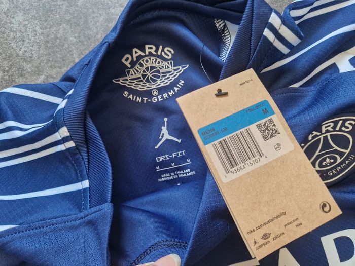 MAILLOT DE FOOT PSG TAILLE M NEUF - photo numéro 2