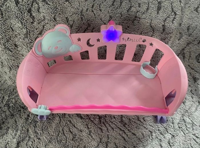Lit qui peu être installé en lit de cododo vendu avec son bébé - Nenuco - photo numéro 2