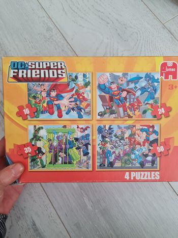 Coffret 4 puzzles DC Super Friends / Héros