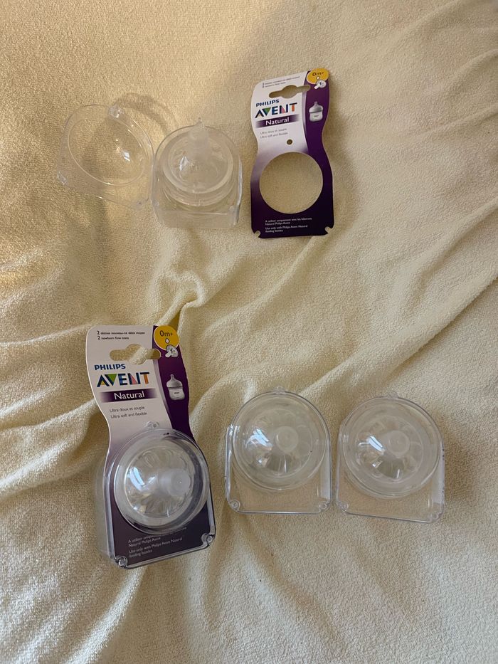 2 Tétines Avent Natural taille 1 neuves + 4 taille 1 en bon état + 2 taille 0 très peu servies - photo numéro 2
