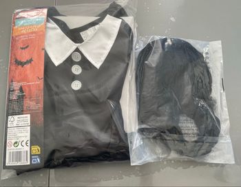Déguisement robe et perruque Mercredi Adams T 7-9 ans Neuve étiquette
