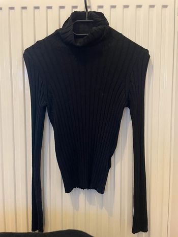 Pull noir col roulé côtelé