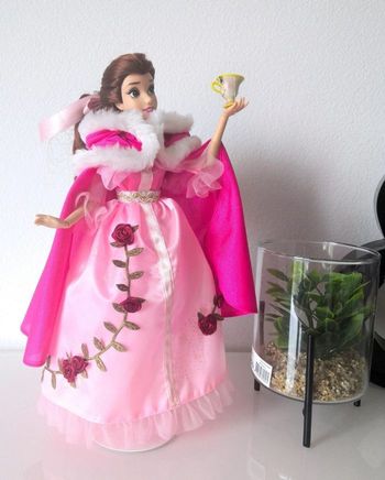 Ensemble Poupée chantante Belle hiver + robe bleue «  la Belle et la bête » Disney NEUVE