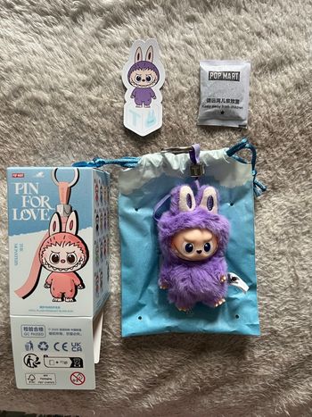 Labubu pin for love lettre T 💜 popmart