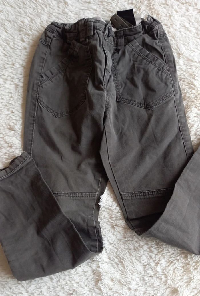 👻pantalon avec zip 5, 6 ans👻 - photo numéro 2