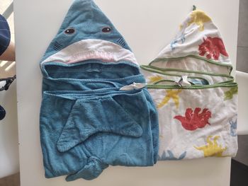 Lot de 2 grandes capes de bain 140x70 ikea tbe