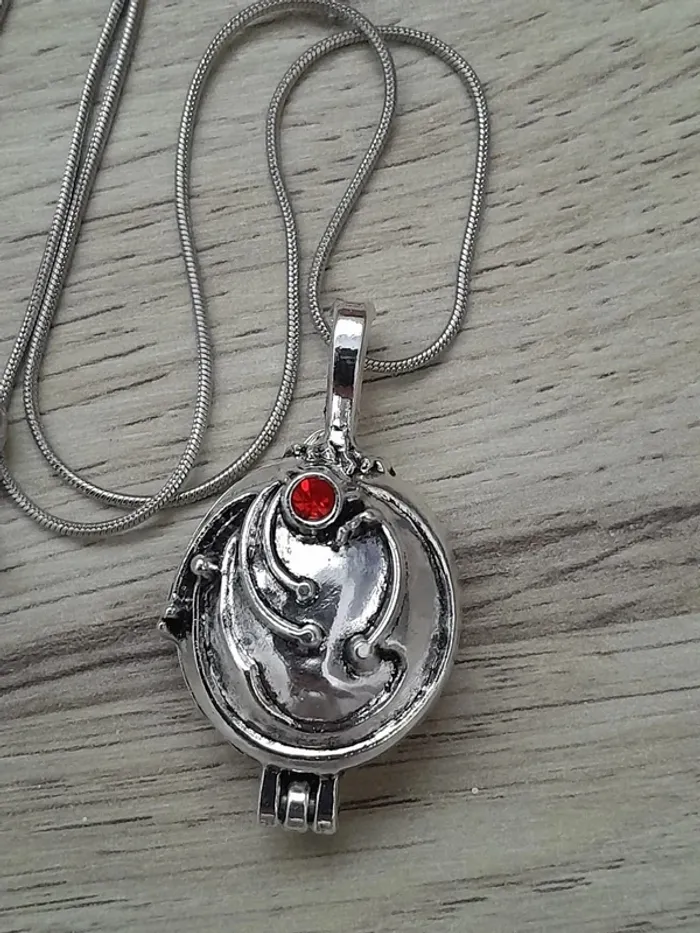 Collier Verveine, Vampire Diaries, Elena Gilbert, argenté - photo numéro 2