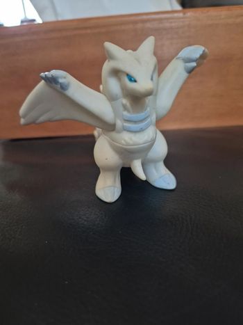 figurine pokemon reshiram articule