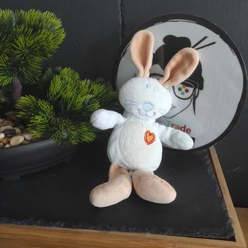 Doudou Peluche lapin blanc orange bleu coeur Auchan #geektradedoudou