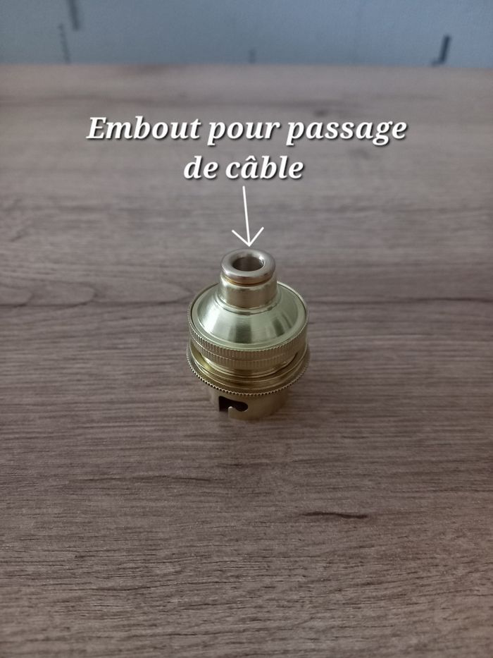 Douille B22 ancienne en laiton et céramique / bague Abat-jour. - photo numéro 2