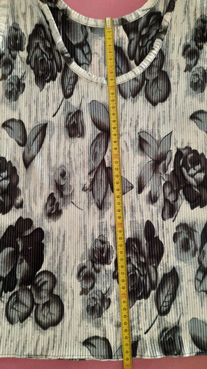 Débardeur léger blanc & ses fleurs noires - photo numéro 12