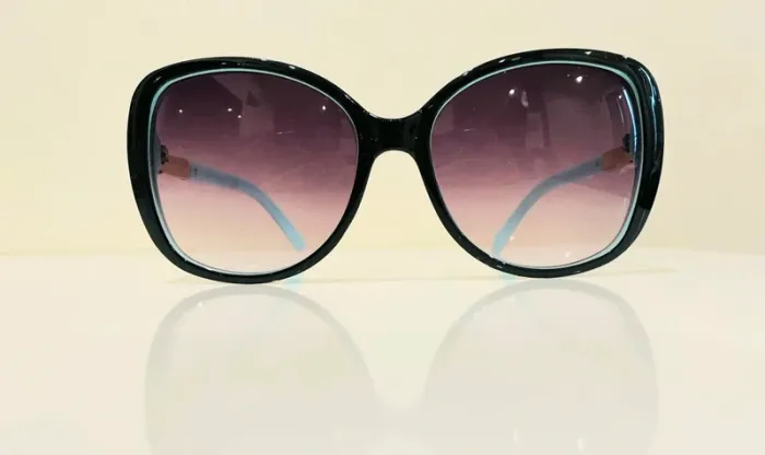 Lunette de soleil femme noire et turquoise verres dégradés uvprotection catégorie 3 - photo numéro 2