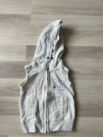 Veste à capuche sans manche