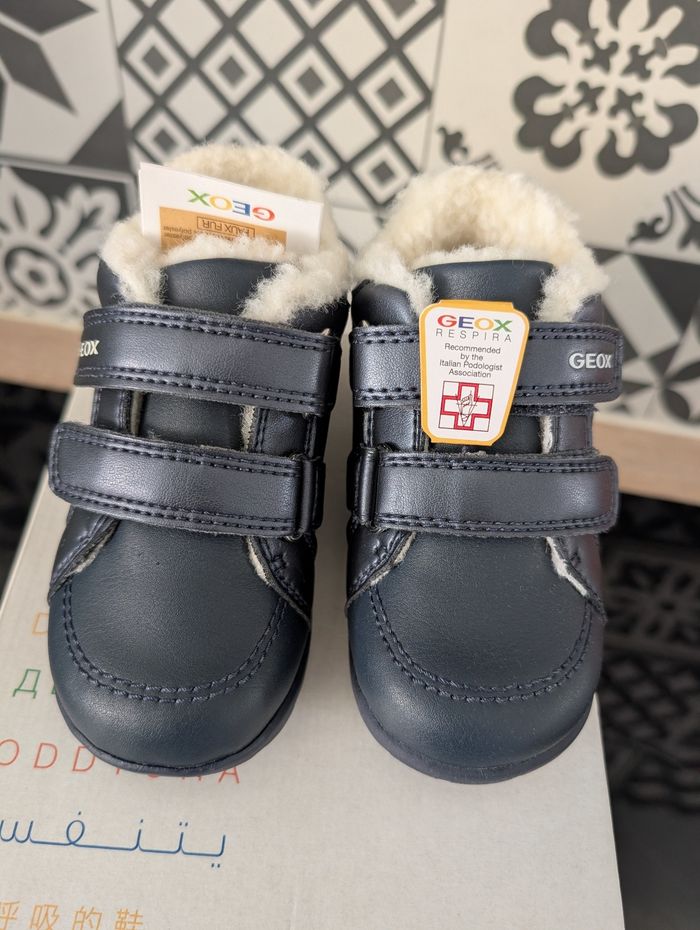 Chaussures fille chaudes. Taille 22. Neuf. Geox. - photo numéro 10