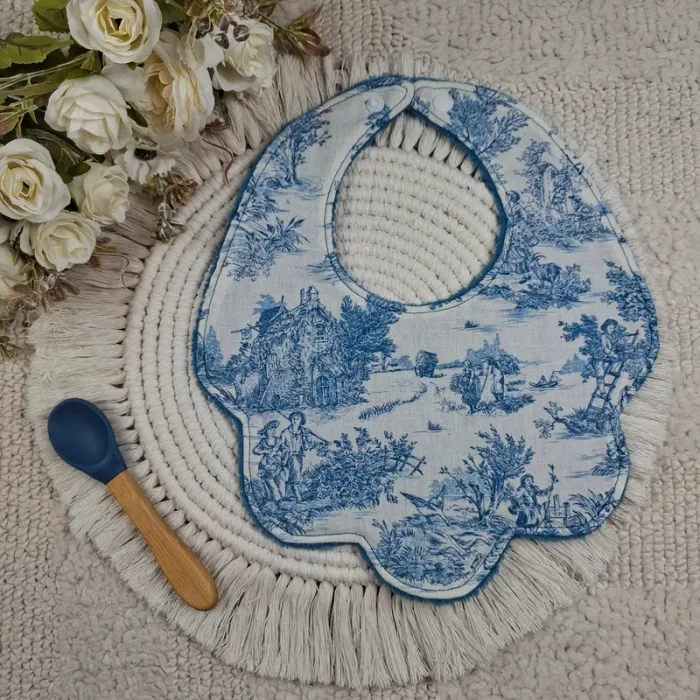 Bavoir fleur en éponge de bambou motif toile de Jouy chic - photo numéro 2