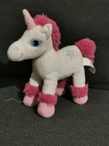 Peluche licorne rose qui fat du bruit