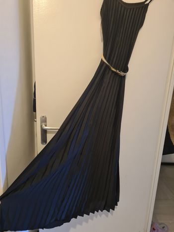 Robe satin plissé noir