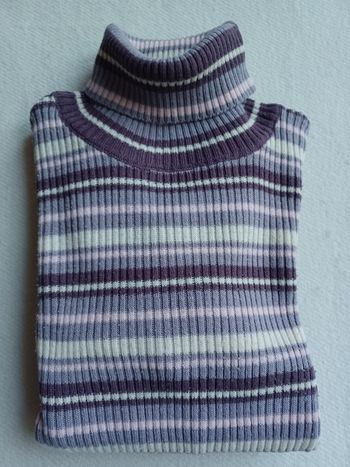 Pull col roulé fille Kiabi rayé violet et blanc 10 ans