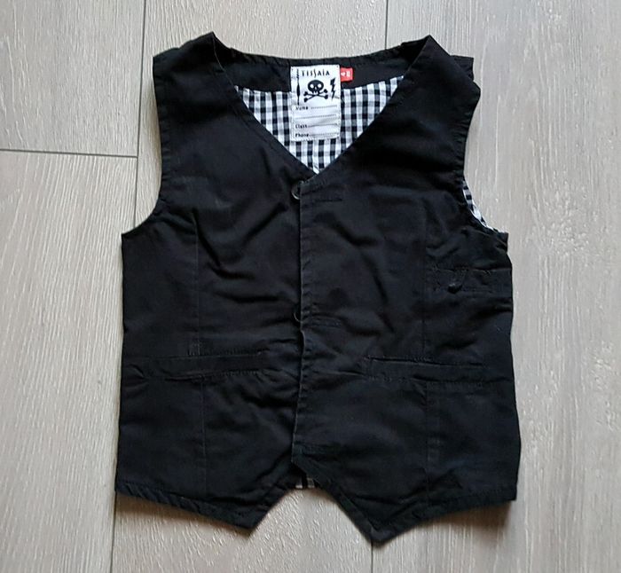 Bolero noir. Garçon 4 ans. Marque Tissaia