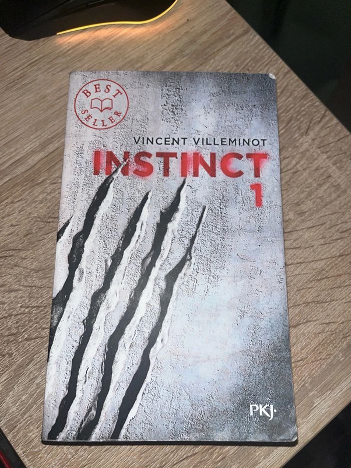Livre instinct dédicacé par Vincent Villeminot