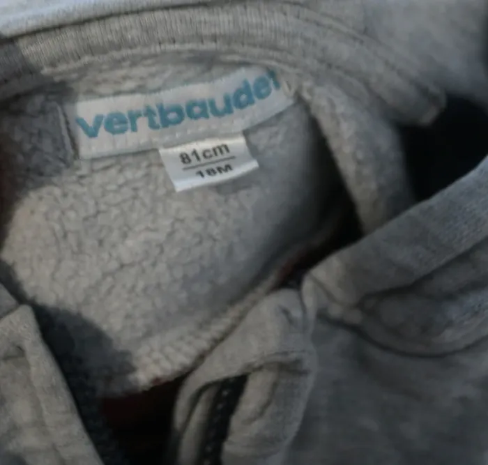 Ensemble haut/gilet Vertbaudet, chemise Tape à l'oeil et pantalon Mots d'enfants 18 mois - photo numéro 16