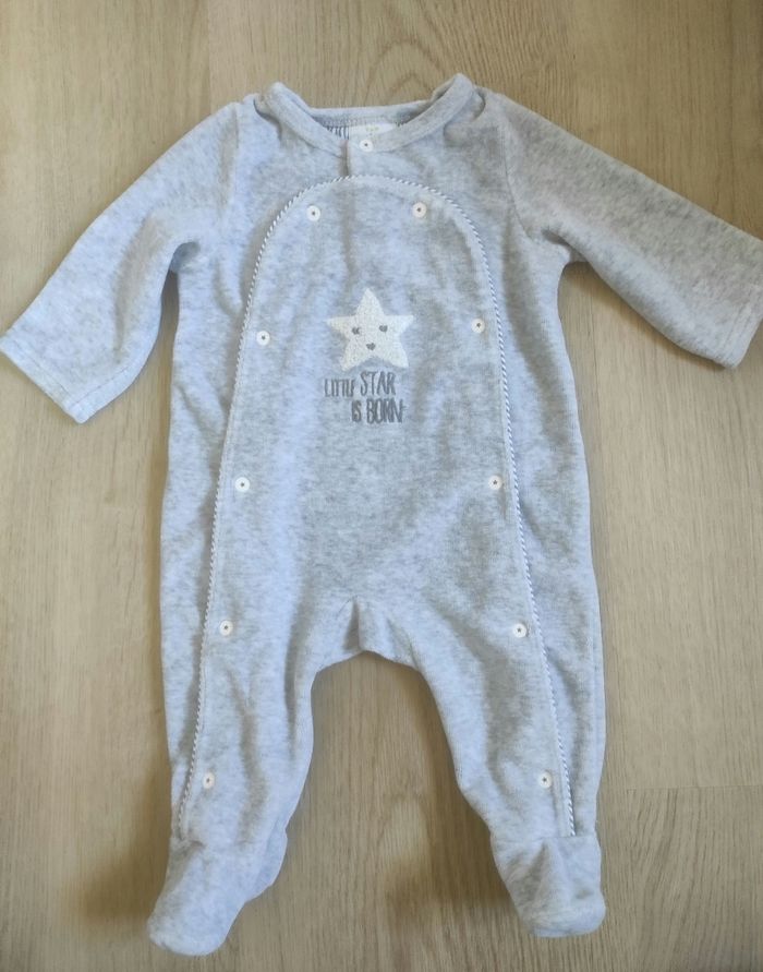 Pyjama tape à l'oeil