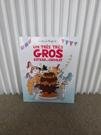 Un très très gros gâteau au chocolat