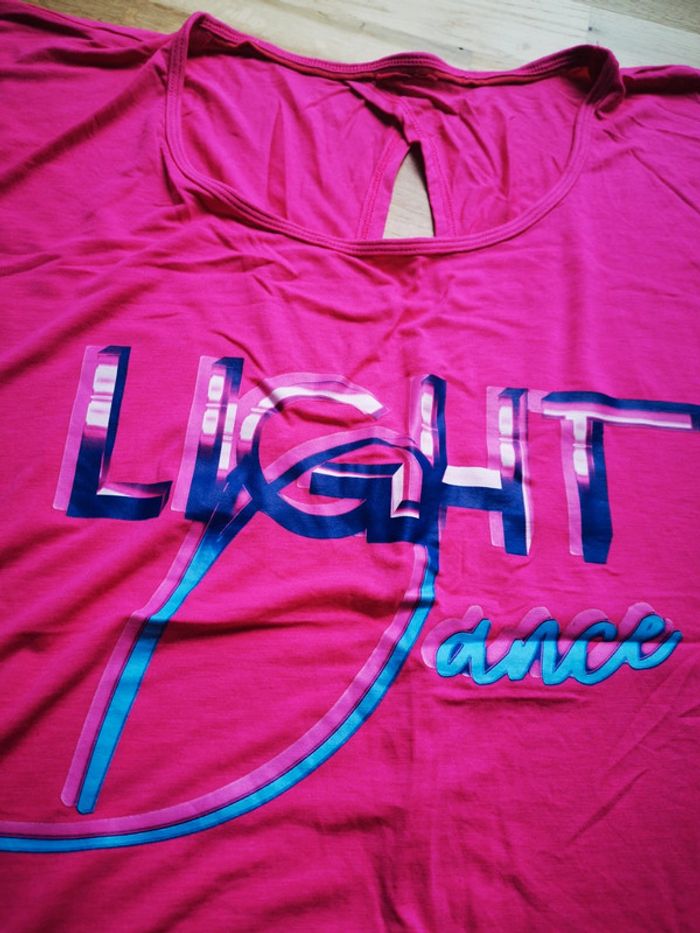 Tee-shirt de sport rose - photo numéro 2
