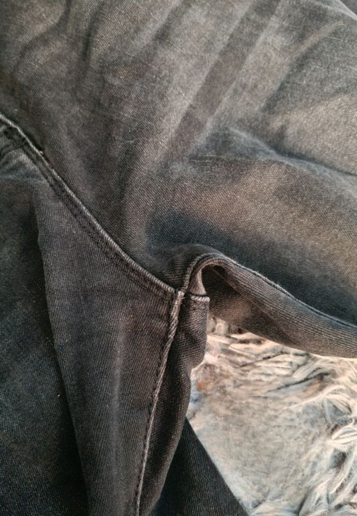 Jean noir avec broderie taille 44 - photo numéro 7