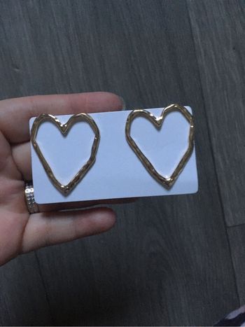 Boucles d’oreilles NEUVES avec étiquette pour femme forme de coeur 💛 couleur doré