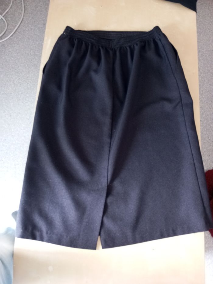 Jupe noire, taille 44, marque CPH Classic - photo numéro 2