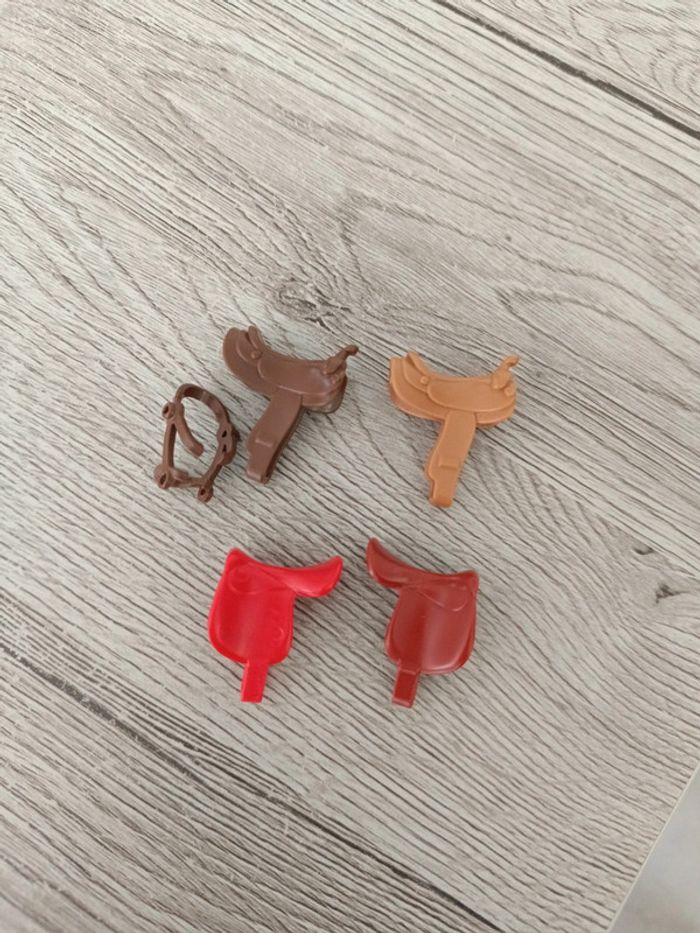 Lot selles et filet cheval playmobil - photo numéro 2