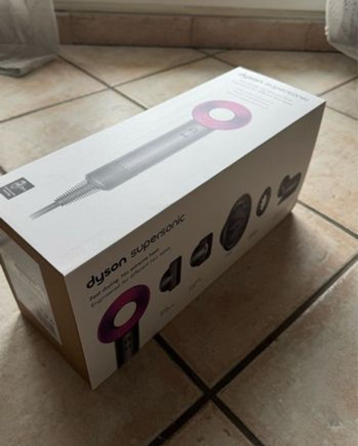 Dyson Supersonic sèche cheveux - photo numéro 3