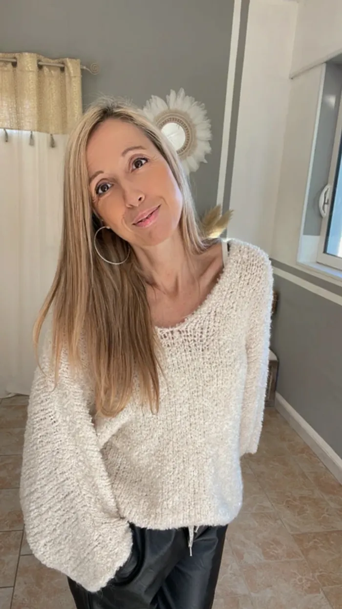 Pull ultra doux maille bouclette blanc crème .Taille unique - photo numéro 4