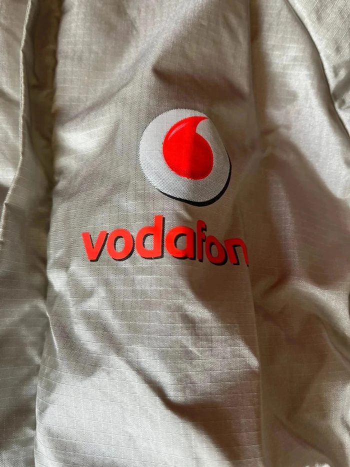 Veste Vodafone McLaren Mercedes F1 Team Taille S pour femme - photo numéro 9