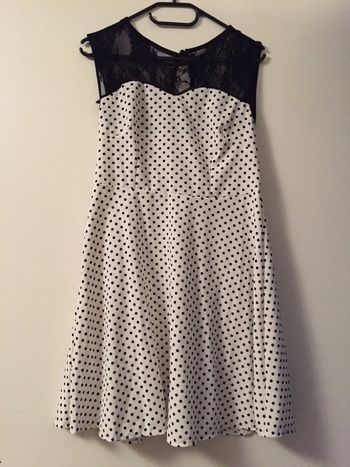 Robe rétro à pois neuve