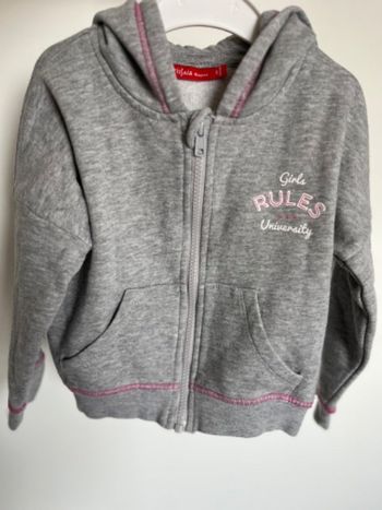 Sweat zippé à capuche 4ans