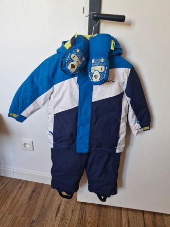 Combinaison de ski et mouffles