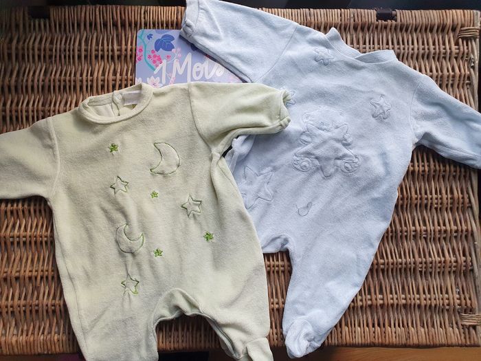 Lot 12 pyjamas velours  1 mois - photo numéro 2