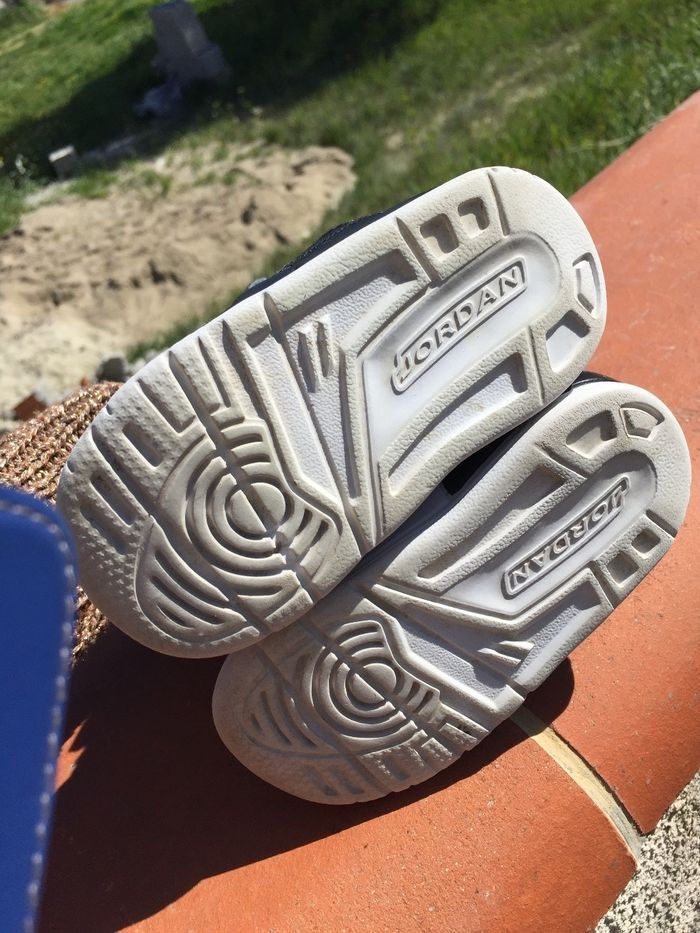 Basket jordan pointure 21 - photo numéro 3
