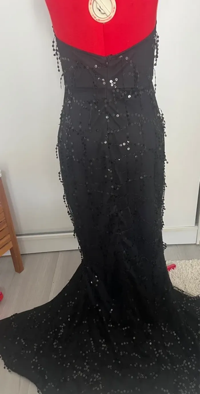 Robe sirene dos nu noir à sequins Pretty Little Thing - photo numéro 11