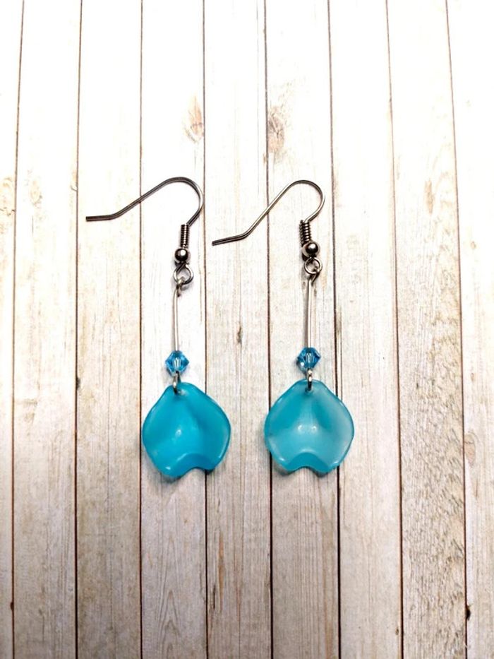 Magnifique paire de boucles d'oreilles pendantes bleu - photo numéro 2