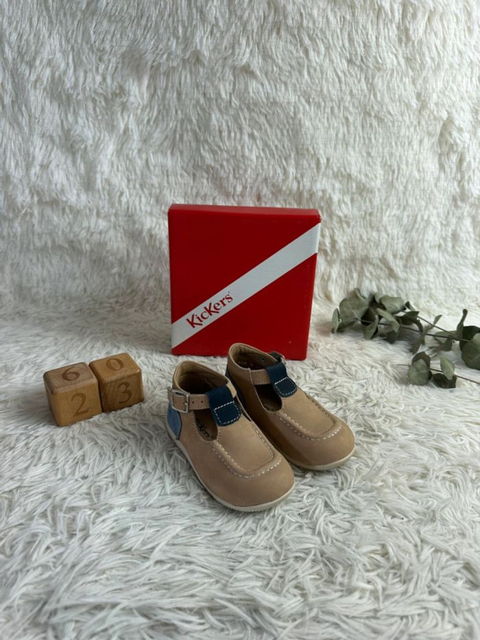 Paire de sandales Kickers taille 23