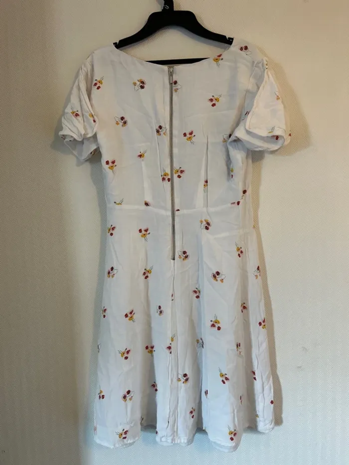 🌸 Robe blanche à petites fleurs - photo numéro 2